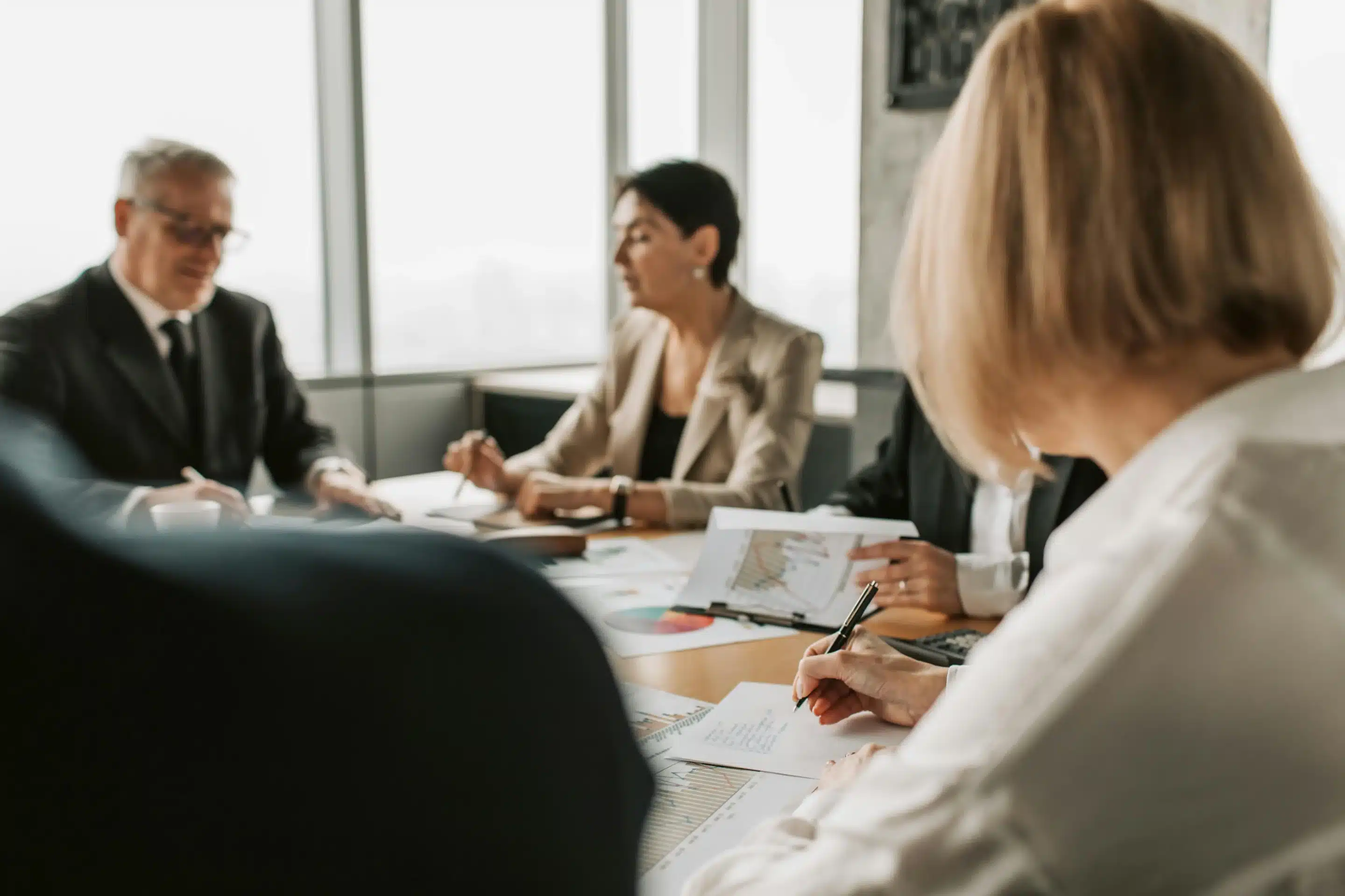 Due diligence commerciale : pourquoi l&rsquo;audit financier ne suffit pas pour racheter une entreprise
